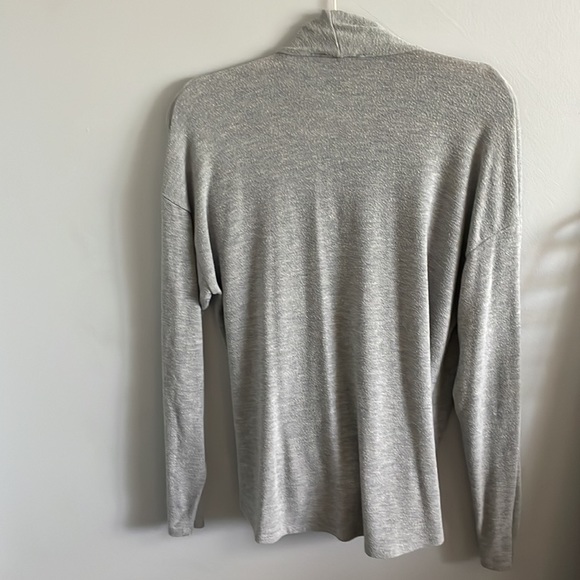 Andree by Unit Cross Front top - Picture 2 of 5